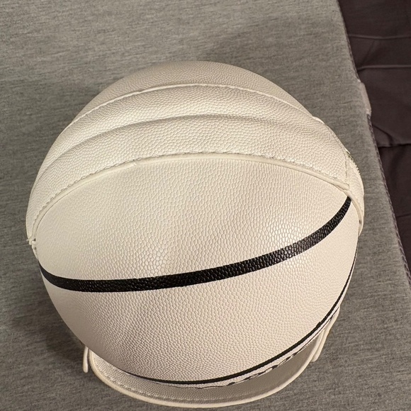 Basketball Purse - Picture 5 of 8
